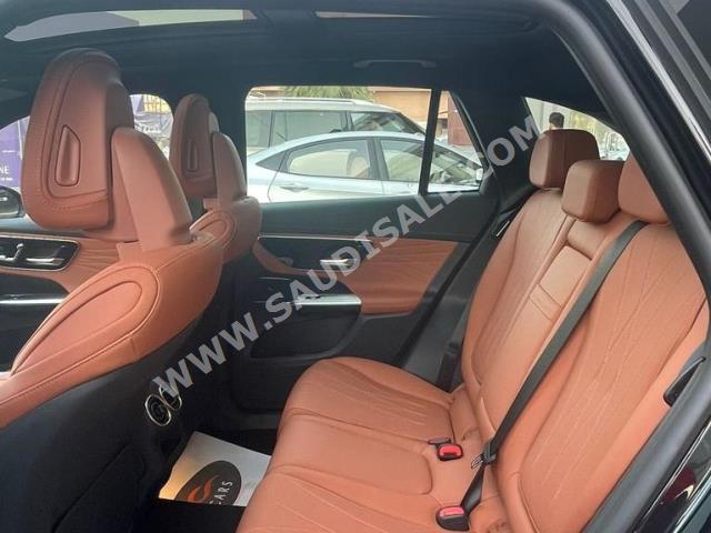 2023 مرسيدس - بنز جي إل سي 200