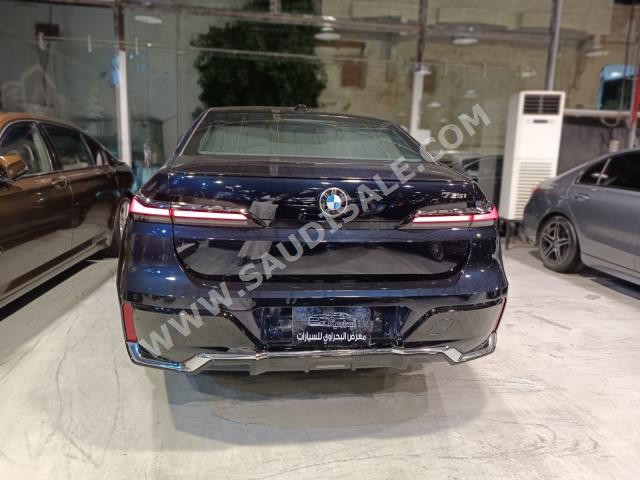 2023 بي ام دبليو الفئة السابعة 735 إل أي