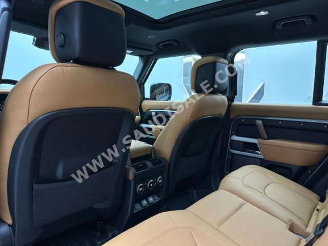 2024 لاند روفر ديفيندر اتش اس اي