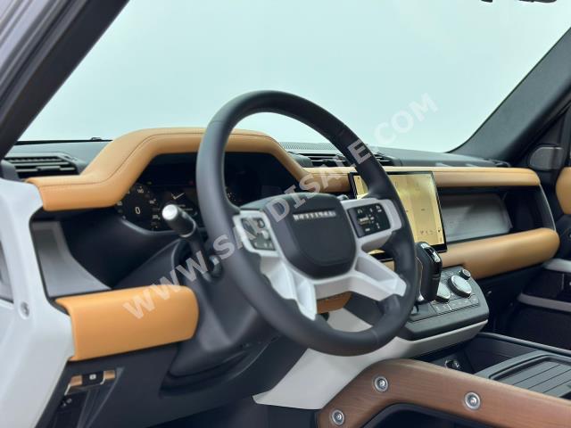 2024 لاند روفر ديفيندر اتش اس اي