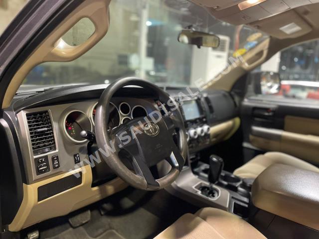 2015 تويوتا سكويا