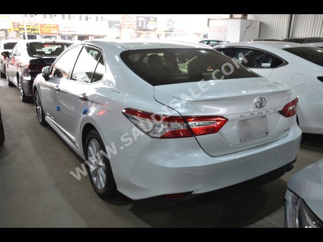 2019 تويوتا كامري جي ال اكس