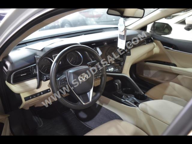 2019 تويوتا كامري جي ال اكس