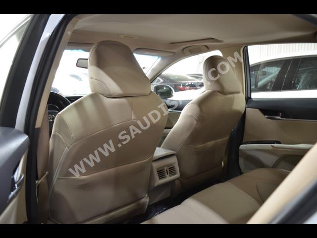 2019 تويوتا كامري جي ال اكس