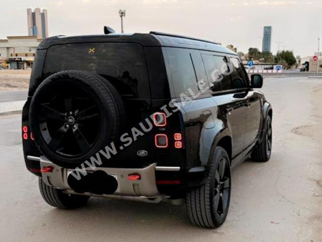 2022 لاند روفر ديفيندر اكس