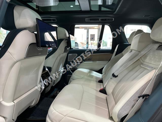 2024 لاند روفر رينج روفر اس في اوتوبيوغرافي