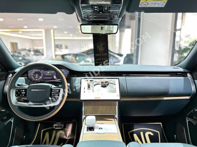 2024 لاند روفر رينج روفر اس في اوتوبيوغرافي