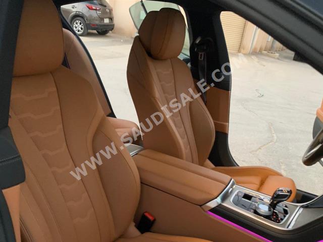 2020 بي ام دبليو الفئة الثامنة 840 أي إم