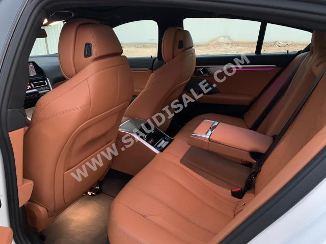 2020 بي ام دبليو الفئة الثامنة 840 أي إم