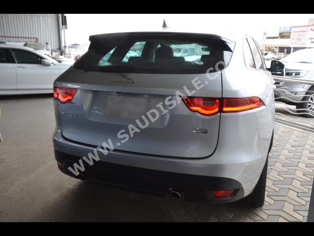 2019 جاكوار اف-بيس