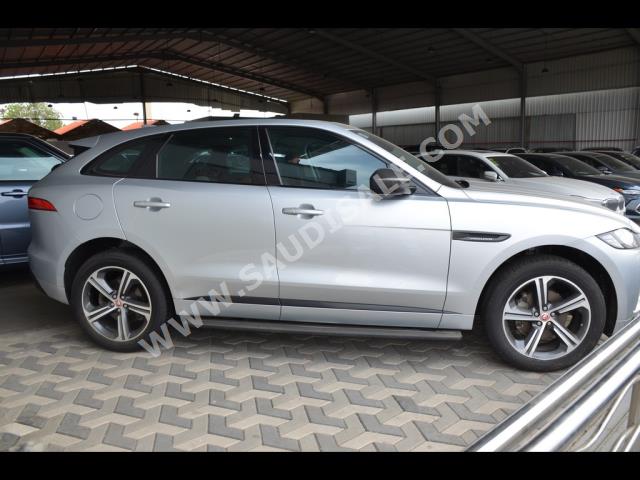 2019 جاكوار اف-بيس