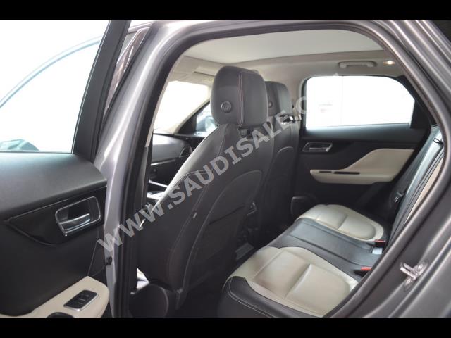 2019 جاكوار اف-بيس