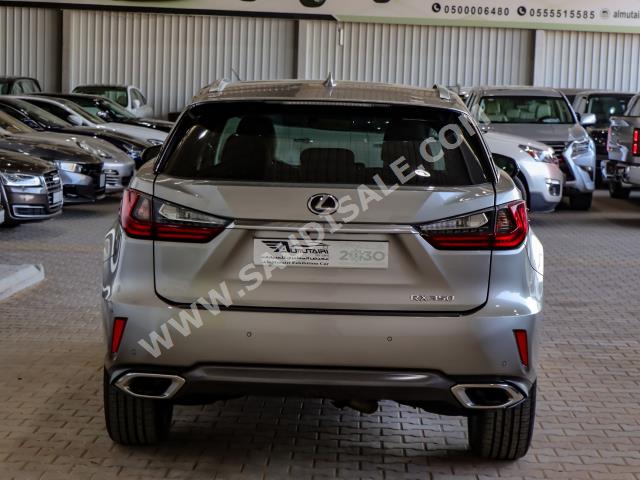 2017 لكزس أر إكس 350