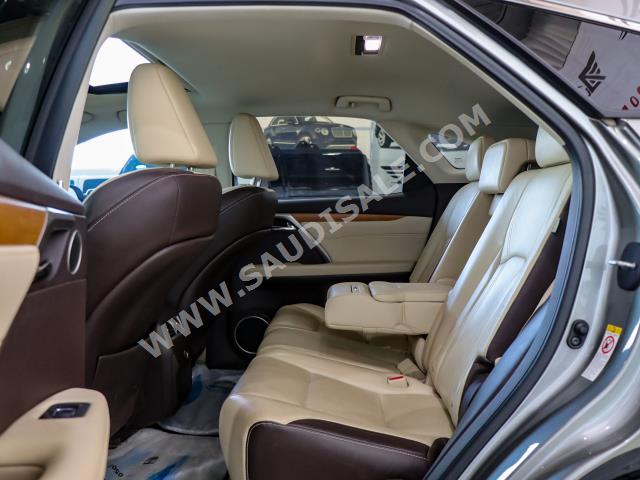 2017 لكزس أر إكس 350