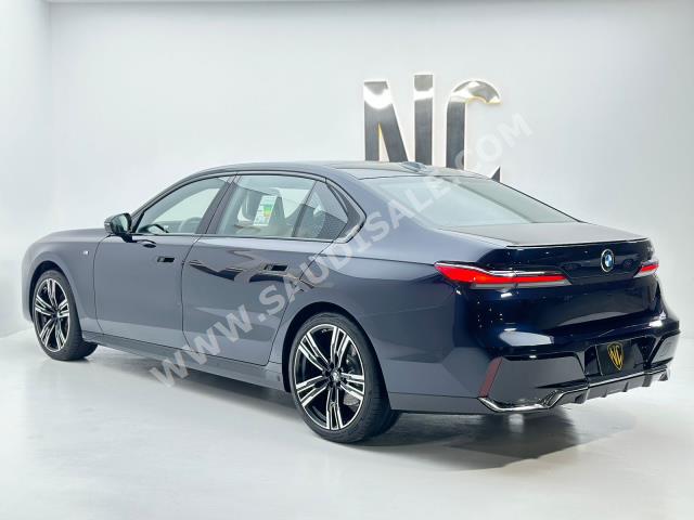 2024 بي ام دبليو الفئة السابعة 735أي