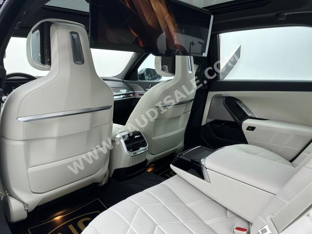 2024 بي ام دبليو الفئة السابعة 735أي