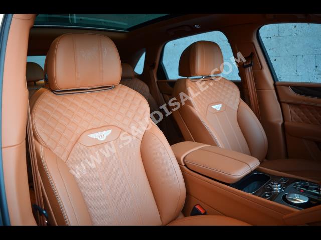 2021 بنتلي بنتايجا