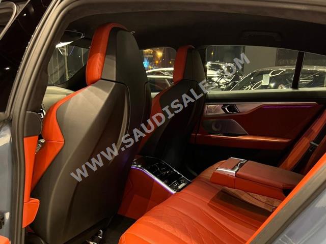 2020 بي ام دبليو الفئة ام إم 8