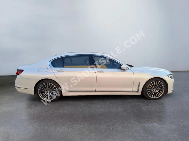 2020 بي ام دبليو الفئة السابعة 730 إل أي