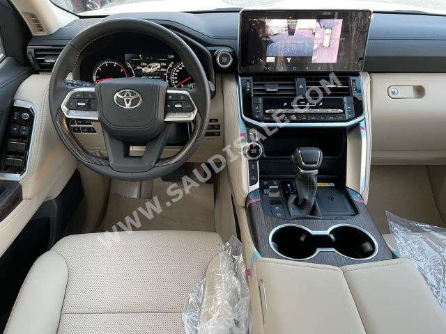 2022 تويوتا لاند كروزر في اكس ار