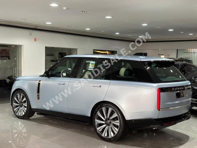 2024 لاند روفر رينج روفر اس في اوتوبيوغرافي