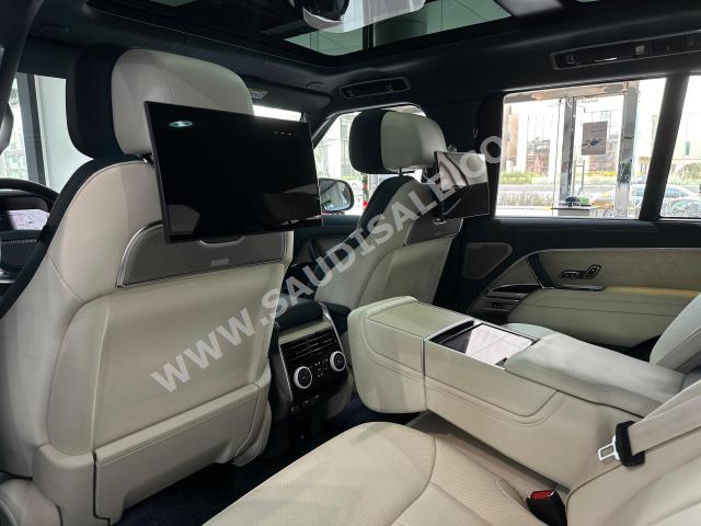 2024 لاند روفر رينج روفر اس في اوتوبيوغرافي