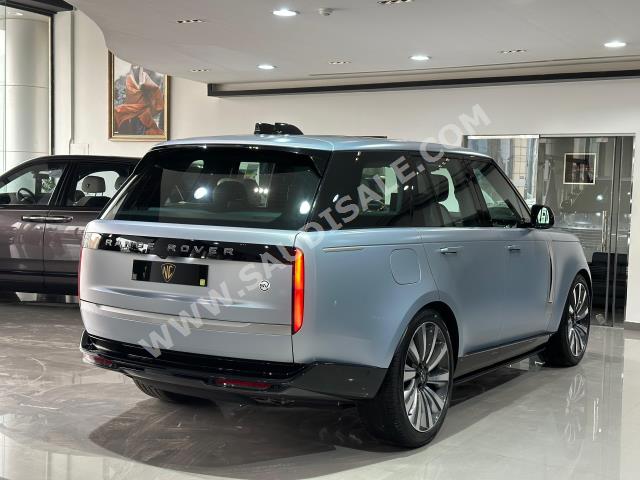 2024 لاند روفر رينج روفر اس في اوتوبيوغرافي