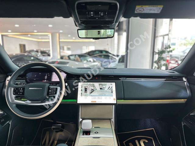 2024 لاند روفر رينج روفر اس في اوتوبيوغرافي