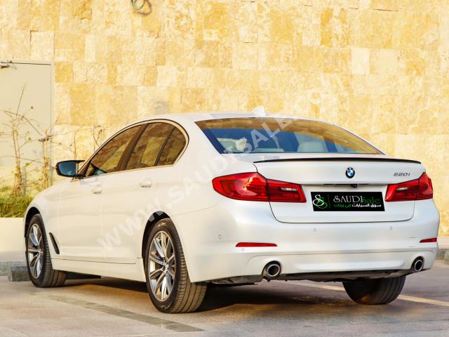 2020 بي ام دبليو الفئة الخامسة 520 أي