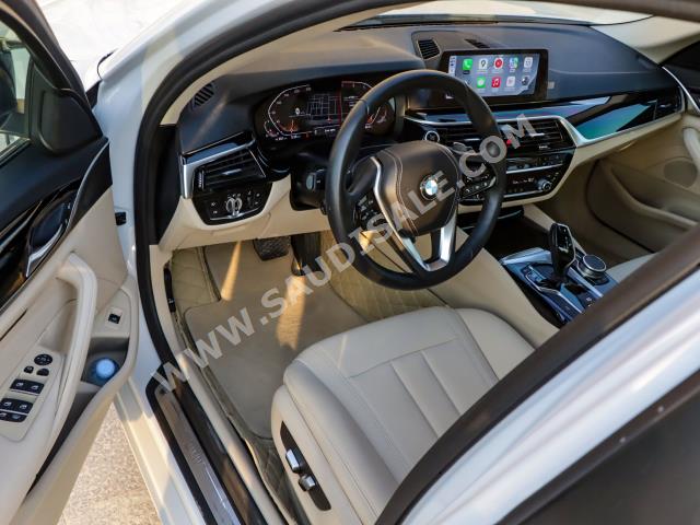 2020 بي ام دبليو الفئة الخامسة 520 أي