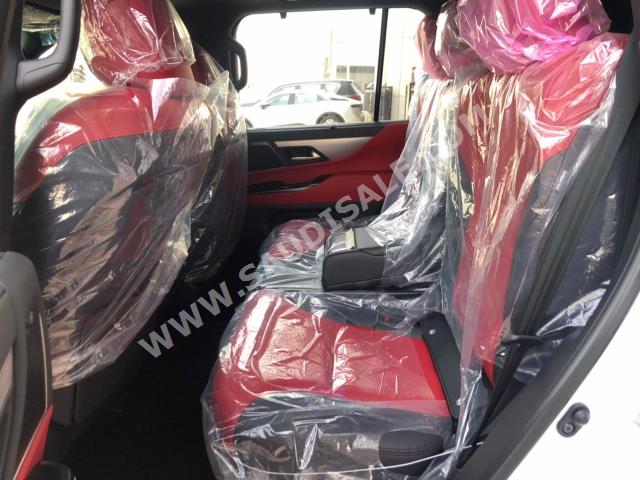 2023 لكزس إل إكس 600 إف