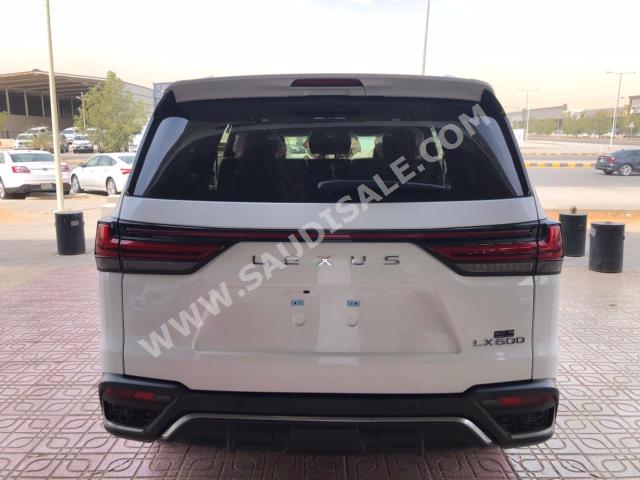 2023 لكزس إل إكس 600 إف