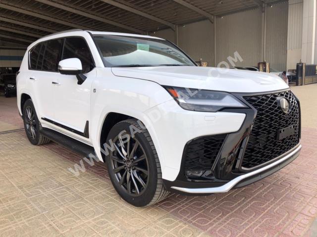 2023 لكزس إل إكس 600 إف