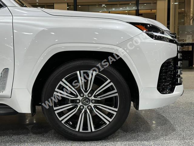 2023 لكزس إل إكس 600