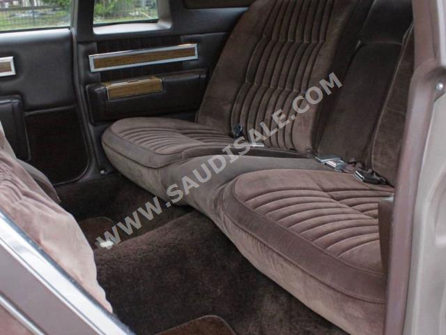 1983 كاديلاك ديفيل كوبيه