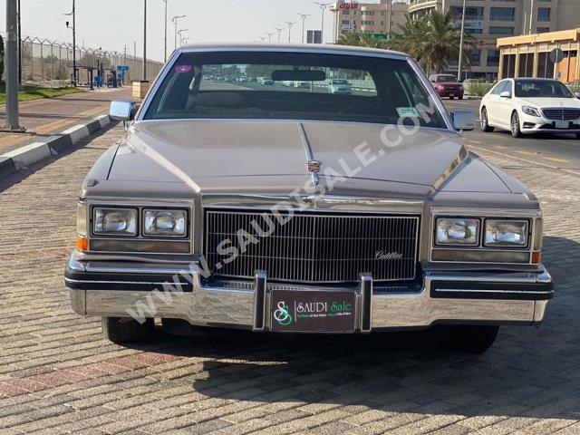 1983 كاديلاك ديفيل كوبيه
