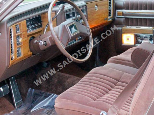 1983 كاديلاك ديفيل كوبيه