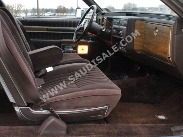 1983 كاديلاك ديفيل كوبيه