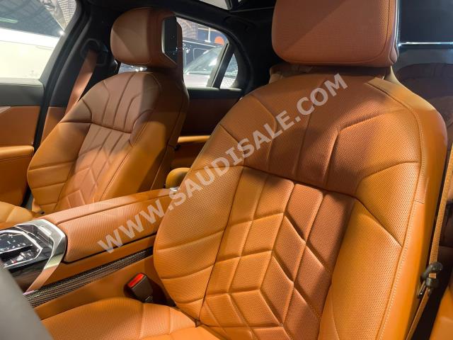 2023 بي ام دبليو الفئة السابعة 740 إل أي