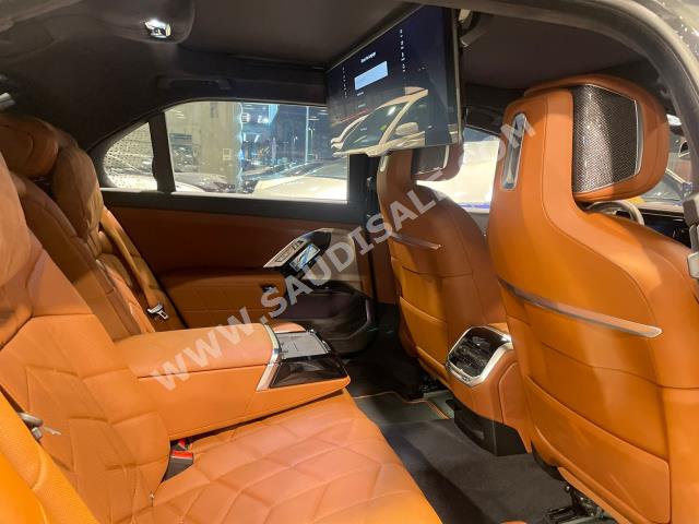 2023 بي ام دبليو الفئة السابعة 740 إل أي