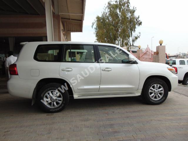 2012 Toyota Land Cruiser GXR