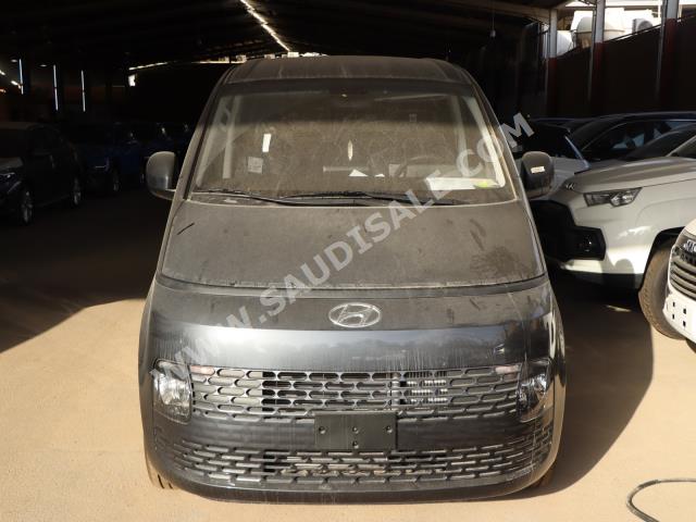 2023 هيونداي ستاريا