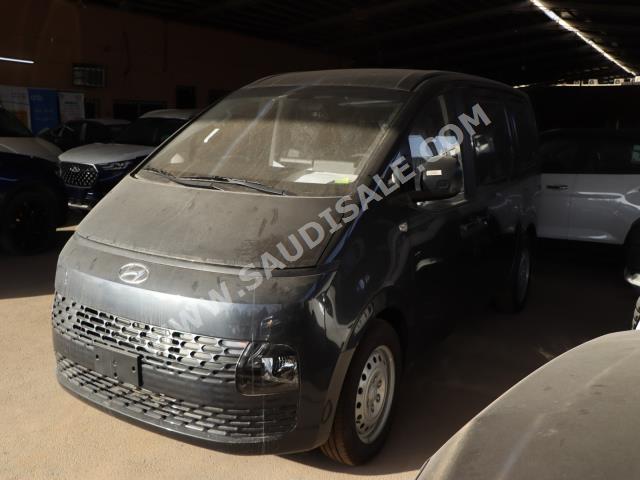 2023 هيونداي ستاريا