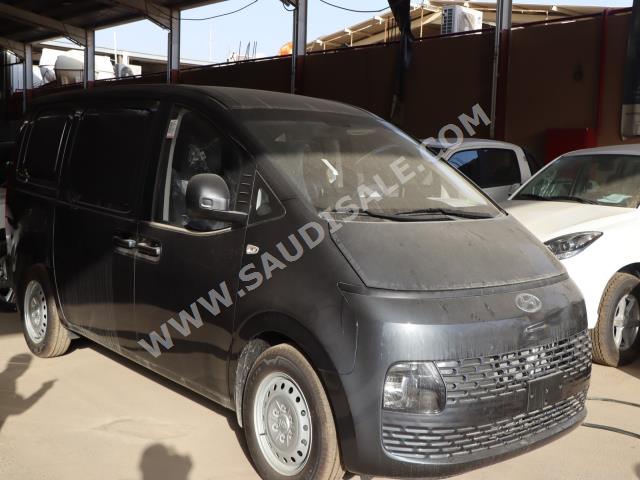 2023 هيونداي ستاريا