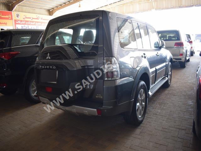 2016 متسوبيشي باجيرو