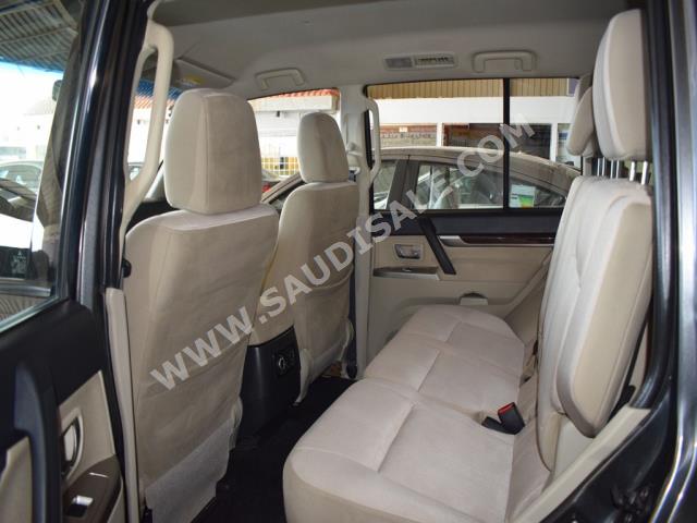 2016 متسوبيشي باجيرو