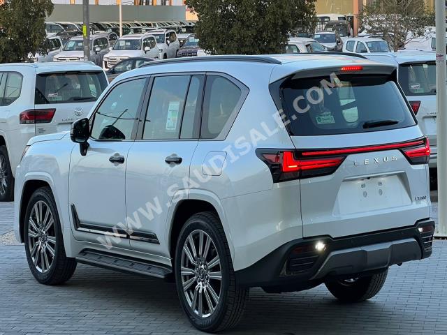 2023 لكزس إل إكس 600 بلاك اديشن