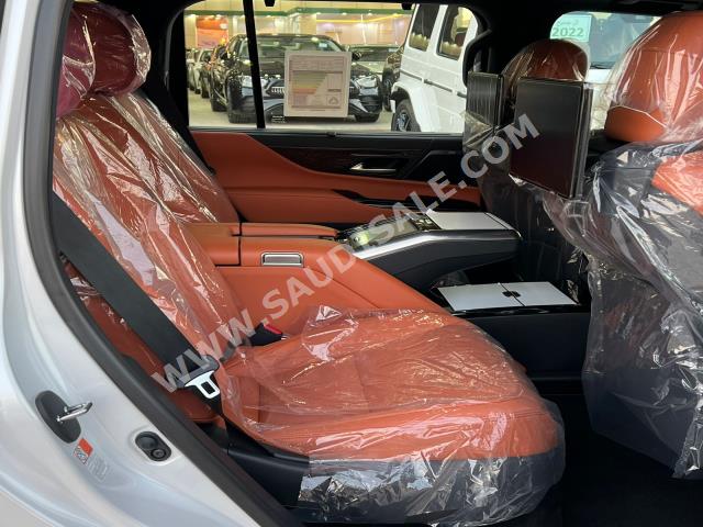 2023 لكزس إل إكس 600 بلاك اديشن