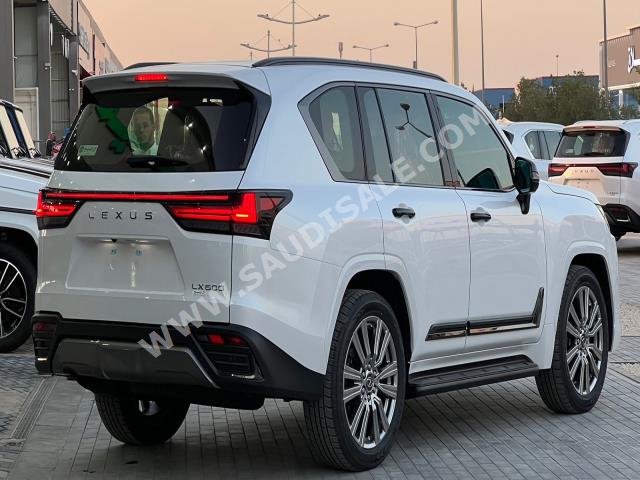 2023 لكزس إل إكس 600 بلاك اديشن