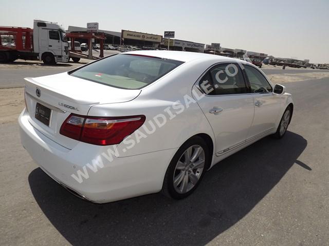 2010 لكزس إل إس 600